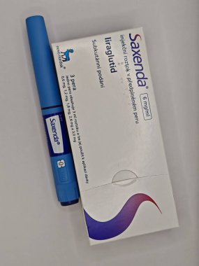 Prag, Çek Cumhuriyeti - 2 Ağustos 2024: NOVO NORDISK tarafından kullanılan LIRAGLUTIDE aktif maddeyle SAXENDA ilaç kutusu.