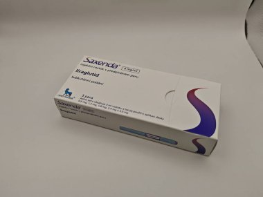 Prag, Çek Cumhuriyeti -2 Haziran 2025: NOVO NORDISK tarafından kullanılan LIRAGLUTIDE aktif maddeyle SAXENDA ilaç kutusu.