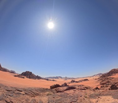 Wadi Rum Çölü Ürdün. Kızıl çöl ve Jabal Al Qattar dağı. Yıldız Savaşları, Arabistanlı Lawrence filmlerinin çekildiği ünlü filmler..