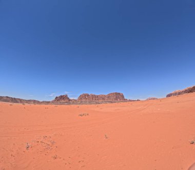 Wadi Rum Çölü Ürdün. Kızıl çöl ve Jabal Al Qattar dağı. Yıldız Savaşları, Arabistanlı Lawrence filmlerinin çekildiği ünlü filmler..