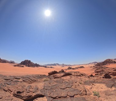 Wadi Rum Çölü Ürdün. Kızıl çöl ve Jabal Al Qattar dağı. Yıldız Savaşları, Arabistanlı Lawrence filmlerinin çekildiği ünlü filmler..