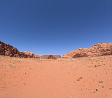 Wadi Rum Çölü Ürdün. Kızıl çöl ve Jabal Al Qattar dağı. Yıldız Savaşları, Arabistanlı Lawrence filmlerinin çekildiği ünlü filmler..