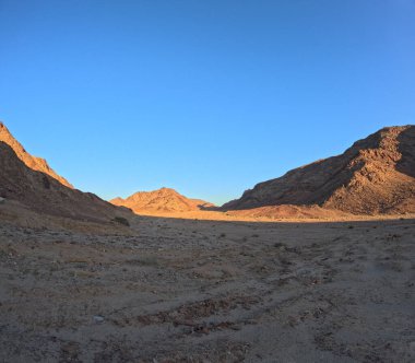 Wadi Rum Çölü Ürdün. Kızıl çöl ve Jabal Al Qattar dağı. Yıldız Savaşları, Arabistanlı Lawrence filmlerinin çekildiği ünlü filmler..