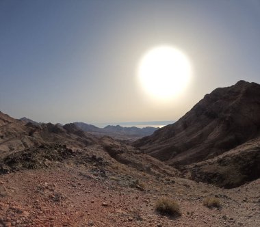 Wadi Rum Çölü Ürdün. Kızıl çöl ve Jabal Al Qattar dağı. Yıldız Savaşları, Arabistanlı Lawrence filmlerinin çekildiği ünlü filmler..