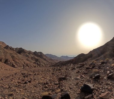 Wadi Rum Çölü Ürdün. Kızıl çöl ve Jabal Al Qattar dağı. Yıldız Savaşları, Arabistanlı Lawrence filmlerinin çekildiği ünlü filmler..