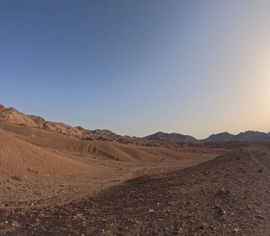 Wadi Rum Çölü Ürdün. Kızıl çöl ve Jabal Al Qattar dağı. Yıldız Savaşları, Arabistanlı Lawrence filmlerinin çekildiği ünlü filmler..