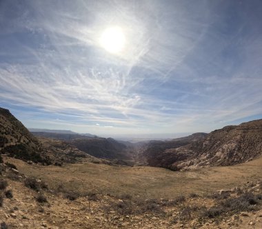 Wadi Rum Çölü Ürdün. Kızıl çöl ve Jabal Al Qattar dağı. Yıldız Savaşları, Arabistanlı Lawrence filmlerinin çekildiği ünlü filmler..