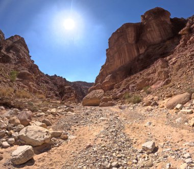 Wadi Rum Çölü Ürdün. Kızıl çöl ve Jabal Al Qattar dağı. Yıldız Savaşları, Arabistanlı Lawrence filmlerinin çekildiği ünlü filmler..