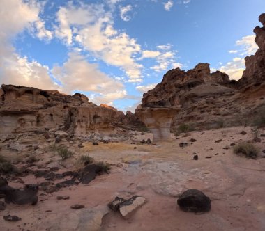 Wadi Rum Çölü Ürdün. Kızıl çöl ve Jabal Al Qattar dağı. Yıldız Savaşları, Arabistanlı Lawrence filmlerinin çekildiği ünlü filmler..