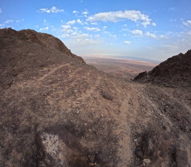 Wadi Rum Çölü Ürdün. Kızıl çöl ve Jabal Al Qattar dağı. Yıldız Savaşları, Arabistanlı Lawrence filmlerinin çekildiği ünlü filmler..