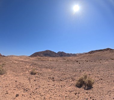 Wadi Rum Çölü Ürdün. Kızıl çöl ve Jabal Al Qattar dağı. Yıldız Savaşları, Arabistanlı Lawrence filmlerinin çekildiği ünlü filmler..