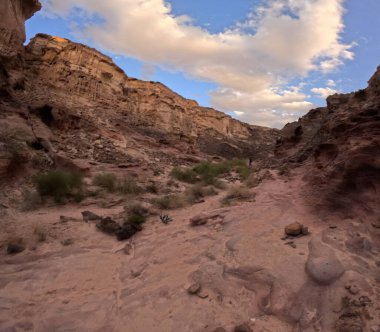 Wadi Rum Çölü Ürdün. Kızıl çöl ve Jabal Al Qattar dağı. Yıldız Savaşları, Arabistanlı Lawrence filmlerinin çekildiği ünlü filmler..