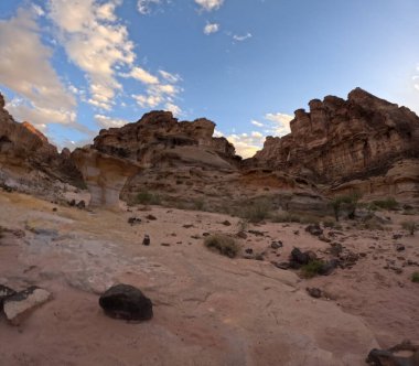 Wadi Rum Çölü Ürdün. Kızıl çöl ve Jabal Al Qattar dağı. Yıldız Savaşları, Arabistanlı Lawrence filmlerinin çekildiği ünlü filmler..