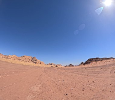 Wadi Rum Çölü Ürdün. Kızıl çöl ve Jabal Al Qattar dağı. Yıldız Savaşları, Arabistanlı Lawrence filmlerinin çekildiği ünlü filmler..