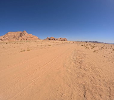 Wadi Rum Çölü Ürdün. Kızıl çöl ve Jabal Al Qattar dağı. Yıldız Savaşları, Arabistanlı Lawrence filmlerinin çekildiği ünlü filmler..