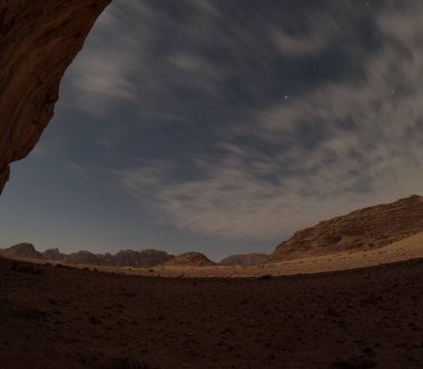 Wadi Rum Çölü Ürdün. Kızıl çöl ve Jabal Al Qattar dağı. Yıldız Savaşları, Arabistanlı Lawrence filmlerinin çekildiği ünlü filmler..