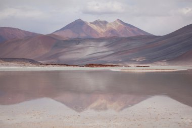 dağ tepe yansıma. Şili