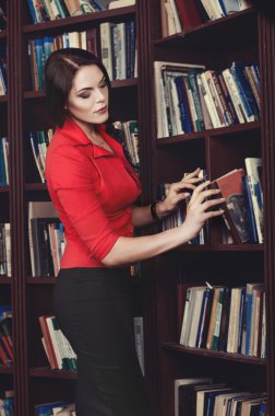 güzel kahverengi saçlı kadın nea ayakta ofis kıyafet