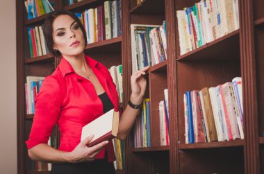 güzel kahverengi saçlı kadın nea ayakta ofis kıyafet