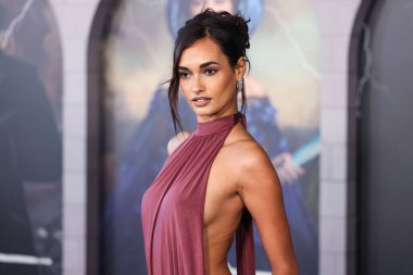Brezilyalı model Gizele Oliveira, Netflix 'in' Frankenstein 'ının Los Angeles galasına 6 Ekim 2025' te Miracle Mile, Los Angeles, Kaliforniya, ABD 'deki Academy Museum of Motion Pictures' a geldi..