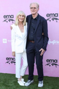 Rachelle Carson and Ed Begley Jr. arrive at the 35th Annual EMA (Environmental Media Association) Awards Gala 2025 held at CBS Radford Studio Center on October 11, 2025 in Studio City, Los Angeles, California, United States. (Photo by Xavier Collin/I