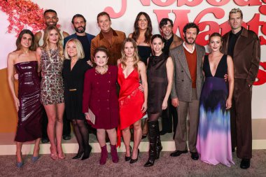 Emily Arlook, Justine Lupe, Miles Fowler, Stephanie Faracy, Arian Moayed, Michael Hitchcock, Tovah Feldshuh, Kristen Bell, Jackie Tohn, Adam Brody, Leighton Meester Netflix 'in Kimse İstemiyor filminin galasında      