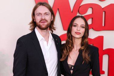 Finneas O 'Connell ve kız arkadaşı Claudia Sulewski, Netflix' in 