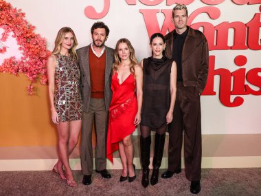 Justine Lupe, Adam Brody, Kristen Bell, Jackie Tohn ve Timothy Simons, 16 Ekim 2025 'te Hollywood, Los Angeles' ta düzenlenen Netflix 'in 