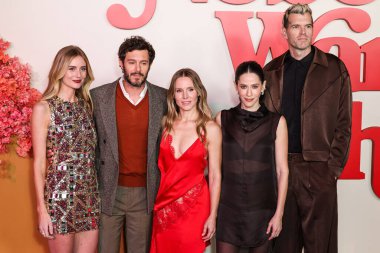 Justine Lupe, Adam Brody, Kristen Bell, Jackie Tohn ve Timothy Simons, 16 Ekim 2025 'te Hollywood, Los Angeles' ta düzenlenen Netflix 'in 