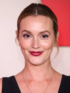 Chopard 'ın Caroline' s Couture 'ını giyen Leighton Meester, Los Angeles' taki Netflix 'in 