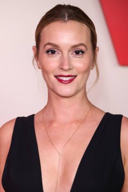 Chopard 'ın Caroline' s Couture 'ını giyen Leighton Meester, Los Angeles' taki Netflix 'in 