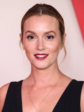 Chopard 'ın Caroline' s Couture 'ını giyen Leighton Meester, Los Angeles' taki Netflix 'in 