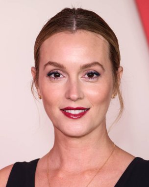 Chopard 'ın Caroline' s Couture 'ını giyen Leighton Meester, Los Angeles' taki Netflix 'in 