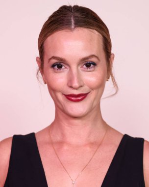 Chopard 'ın Caroline' s Couture 'ını giyen Leighton Meester, Los Angeles' taki Netflix 'in 