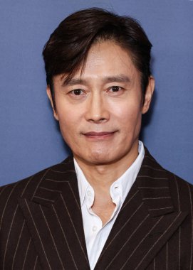Güney Koreli aktör ve şarkıcı Lee Byung-hun, 26. Geleneksel Newport Sahili Film Festivali Onur ve Variety 'nin 10 Aktörü' nün 19 Ekim 2025 'te Newport Beach, Orange County, Kaliforniya, ABD' de gerçekleştirdiği Balboa Bay Resort 'a geldi..