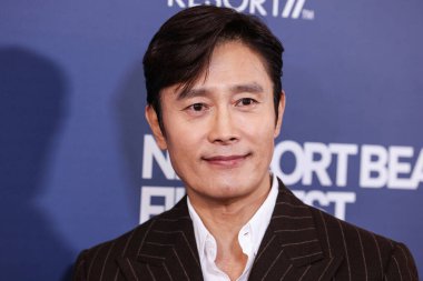 Güney Koreli aktör ve şarkıcı Lee Byung-hun, 26. Geleneksel Newport Sahili Film Festivali Onur ve Variety 'nin 10 Aktörü' nün 19 Ekim 2025 'te Newport Beach, Orange County, Kaliforniya, ABD' de gerçekleştirdiği Balboa Bay Resort 'a geldi..