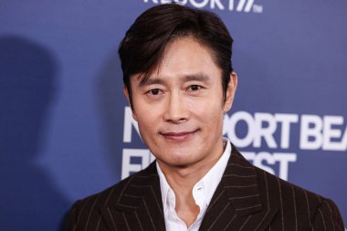 Güney Koreli aktör ve şarkıcı Lee Byung-hun, 26. Geleneksel Newport Sahili Film Festivali Onur ve Variety 'nin 10 Aktörü' nün 19 Ekim 2025 'te Newport Beach, Orange County, Kaliforniya, ABD' de gerçekleştirdiği Balboa Bay Resort 'a geldi..