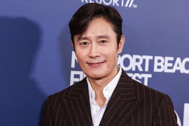 Güney Koreli aktör ve şarkıcı Lee Byung-hun, 26. Geleneksel Newport Sahili Film Festivali Onur ve Variety 'nin 10 Aktörü' nün 19 Ekim 2025 'te Newport Beach, Orange County, Kaliforniya, ABD' de gerçekleştirdiği Balboa Bay Resort 'a geldi..