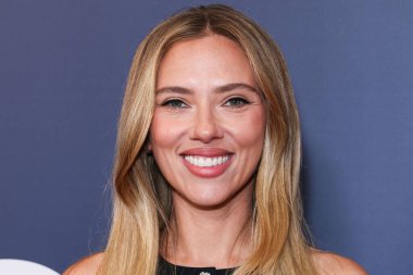 Prada giyen Amerikalı aktris, şarkıcı ve model Scarlett Johansson, 19 Ekim 2025 'te Newport Beach, Orange County, ABD' de düzenlenen 26. Newport Beach Film Festivali Onur ve Variety 'nin izlenecek 10 Oyuncusu' na geldi..