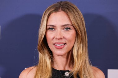 Prada giyen Amerikalı aktris, şarkıcı ve model Scarlett Johansson, 19 Ekim 2025 'te Newport Beach, Orange County, ABD' de düzenlenen 26. Newport Beach Film Festivali Onur ve Variety 'nin izlenecek 10 Oyuncusu' na geldi..