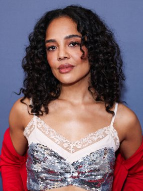 Amerikalı aktris ve müzisyen Tessa Thompson, 26. Newport Sahili Film Festivali Onur ve Variety 'nin 10 İzlenecek Oyuncusu' na 19 Ekim 2025 'te Newport Beach, Orange County, Kaliforniya, ABD' de gerçekleştirildi.. 