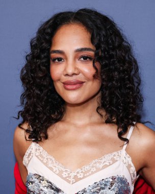Amerikalı aktris ve müzisyen Tessa Thompson, 26. Newport Sahili Film Festivali Onur ve Variety 'nin 10 İzlenecek Oyuncusu' na 19 Ekim 2025 'te Newport Beach, Orange County, Kaliforniya, ABD' de gerçekleştirildi.. 