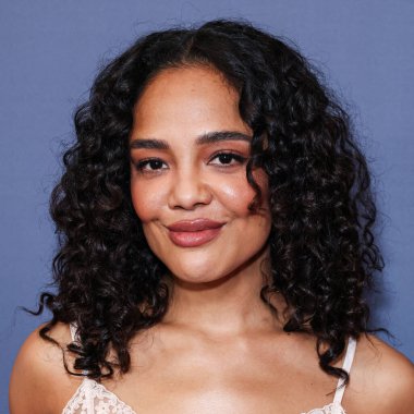 Amerikalı aktris ve müzisyen Tessa Thompson, 26. Newport Sahili Film Festivali Onur ve Variety 'nin 10 İzlenecek Oyuncusu' na 19 Ekim 2025 'te Newport Beach, Orange County, Kaliforniya, ABD' de gerçekleştirildi.. 