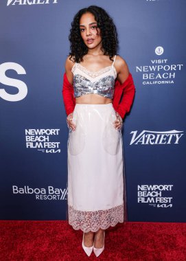 Amerikalı aktris ve müzisyen Tessa Thompson, 26. Newport Sahili Film Festivali Onur ve Variety 'nin 10 İzlenecek Oyuncusu' na 19 Ekim 2025 'te Newport Beach, Orange County, Kaliforniya, ABD' de gerçekleştirildi.. 