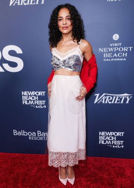 Amerikalı aktris ve müzisyen Tessa Thompson, 26. Newport Sahili Film Festivali Onur ve Variety 'nin 10 İzlenecek Oyuncusu' na 19 Ekim 2025 'te Newport Beach, Orange County, Kaliforniya, ABD' de gerçekleştirildi.. 