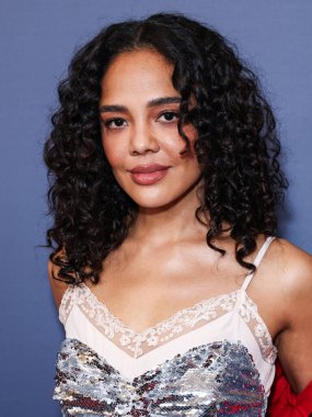 Amerikalı aktris ve müzisyen Tessa Thompson, 26. Newport Sahili Film Festivali Onur ve Variety 'nin 10 İzlenecek Oyuncusu' na 19 Ekim 2025 'te Newport Beach, Orange County, Kaliforniya, ABD' de gerçekleştirildi.. 