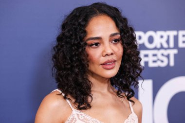Amerikalı aktris ve müzisyen Tessa Thompson, 26. Newport Sahili Film Festivali Onur ve Variety 'nin 10 İzlenecek Oyuncusu' na 19 Ekim 2025 'te Newport Beach, Orange County, Kaliforniya, ABD' de gerçekleştirildi.. 