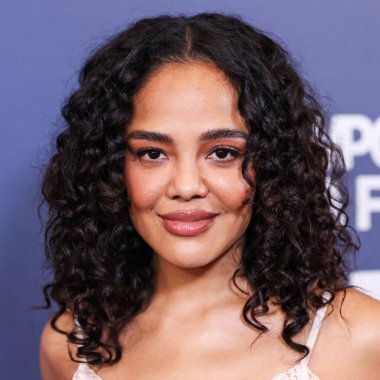Amerikalı aktris ve müzisyen Tessa Thompson, 26. Newport Sahili Film Festivali Onur ve Variety 'nin 10 İzlenecek Oyuncusu' na 19 Ekim 2025 'te Newport Beach, Orange County, Kaliforniya, ABD' de gerçekleştirildi.. 
