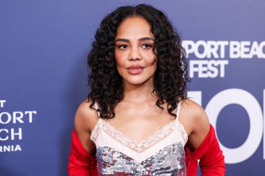 Amerikalı aktris ve müzisyen Tessa Thompson, 26. Newport Sahili Film Festivali Onur ve Variety 'nin 10 İzlenecek Oyuncusu' na 19 Ekim 2025 'te Newport Beach, Orange County, Kaliforniya, ABD' de gerçekleştirildi.. 