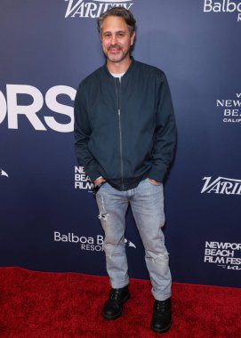 Amerikalı aktör Thomas Sadoski, 26. Newport Sahili Film Festivali Onur ve Variety 'nin 10 İzlenecek Oyuncusu' na 19 Ekim 2025 'te Newport Beach, Orange County, Kaliforniya, ABD' de düzenlenen Balboa Körfezi Tatil Köyü 'nde ulaştı..